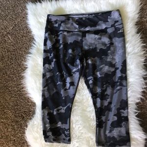 Women’s size large Capri workout pants